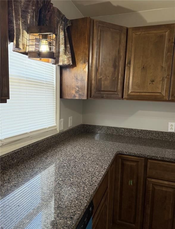 203 W Heidel Street — photo 6
