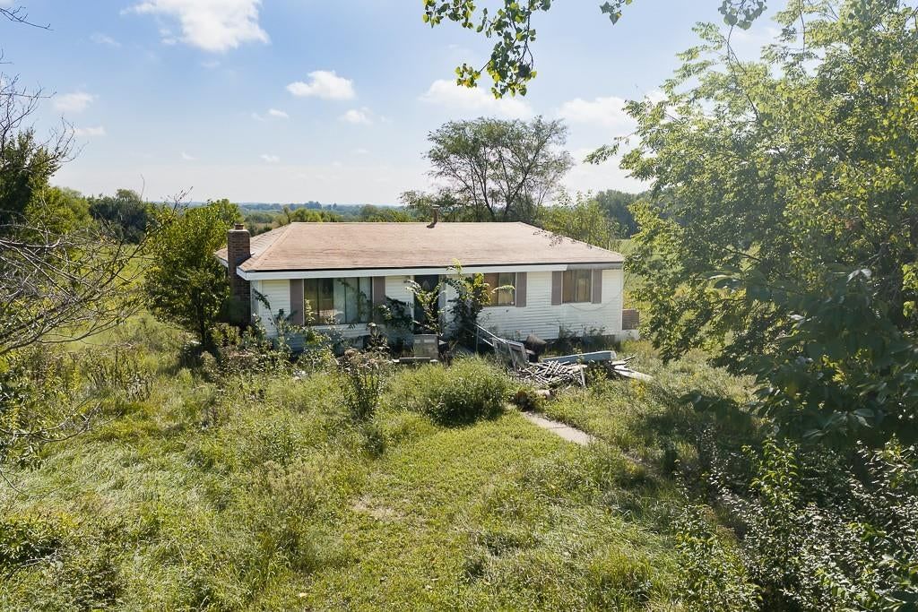 33132 199th Street, Leavenworth, KS: listing photo 2