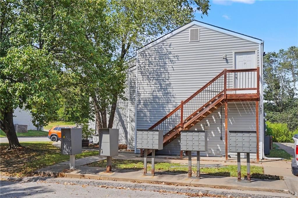1502 W 25th Court — photo 12