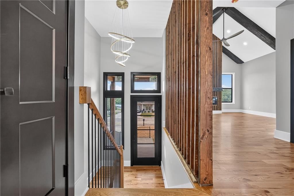 2529 N Hallock Street — photo 8