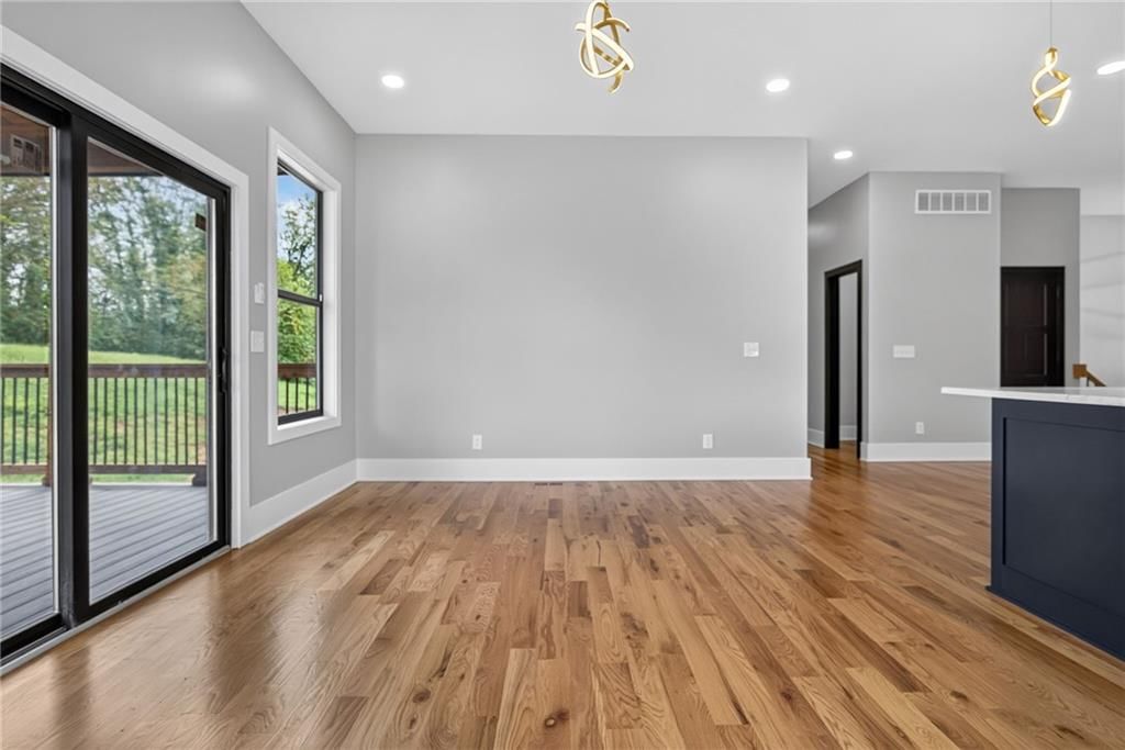 2529 N Hallock Street — photo 20