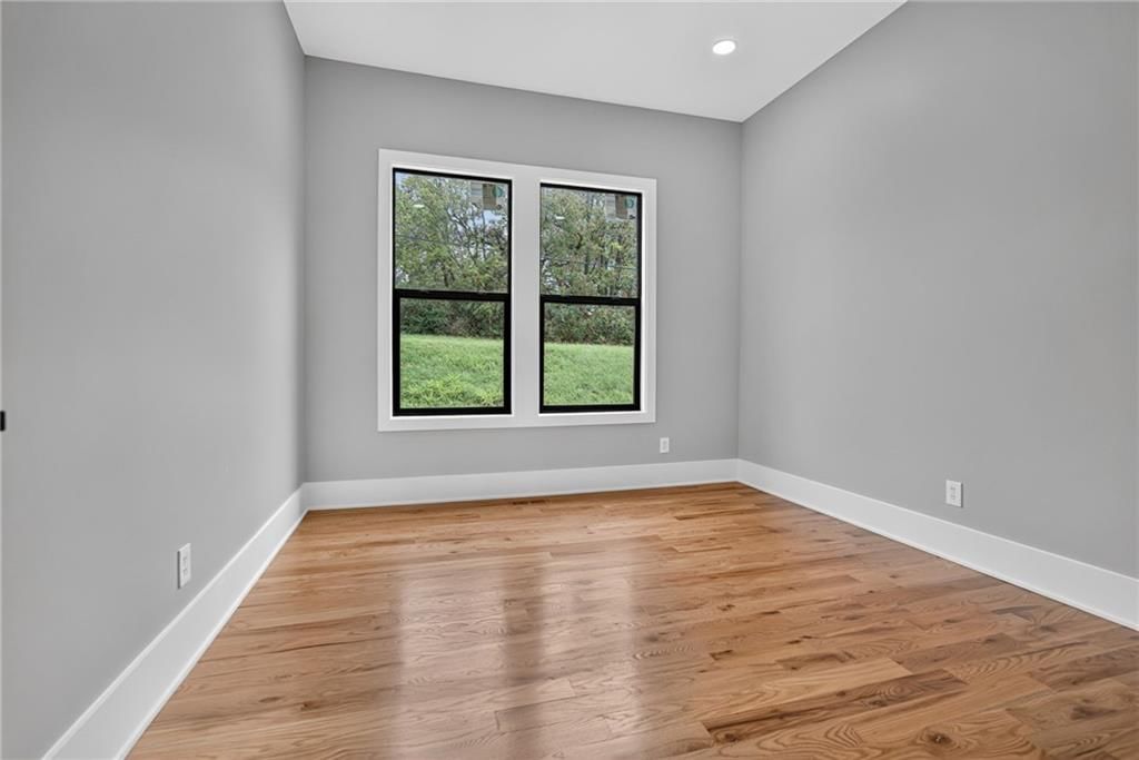 2529 N Hallock Street — photo 37