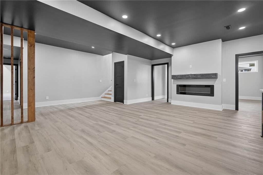 2529 N Hallock Street — photo 46