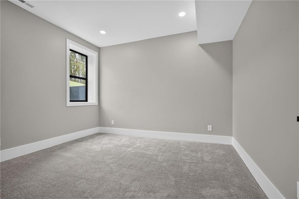 2529 N Hallock Street — photo 50