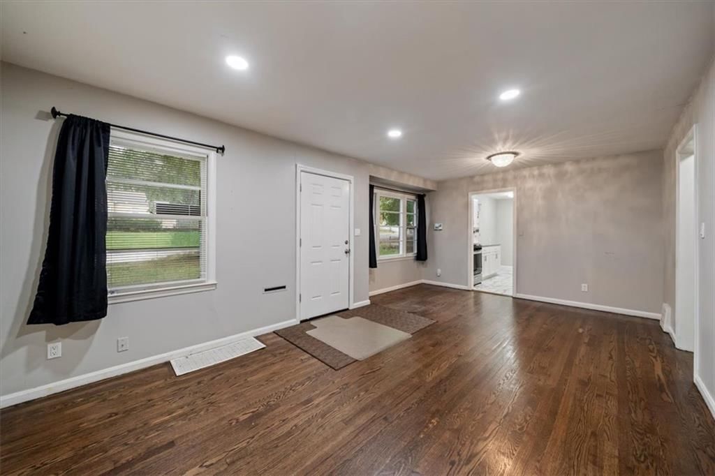 9800 Plymouth Lane — photo 5