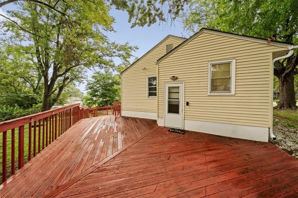9800 Plymouth Lane — photo 21