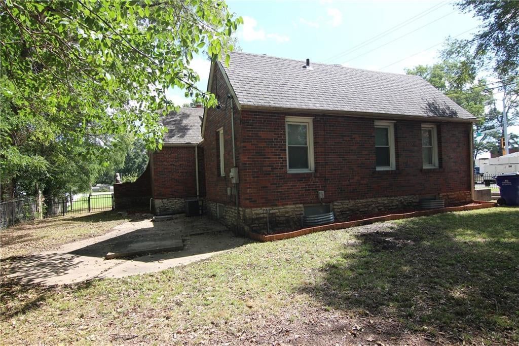 5840 Blue Ridge Boulevard — photo 4