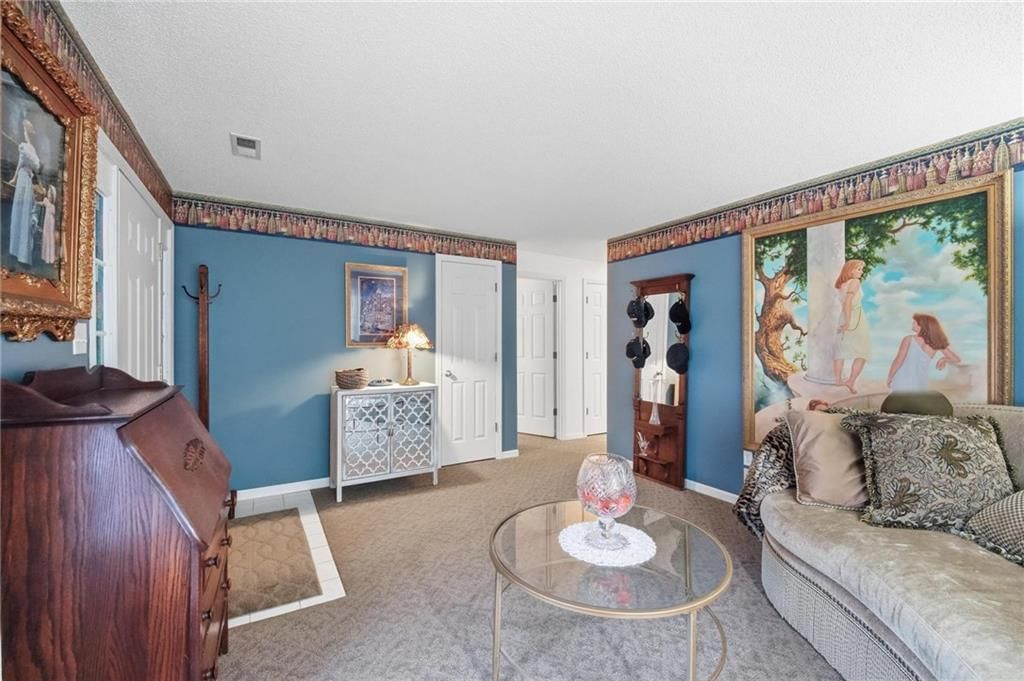 312 E HANSEN Court — photo 3