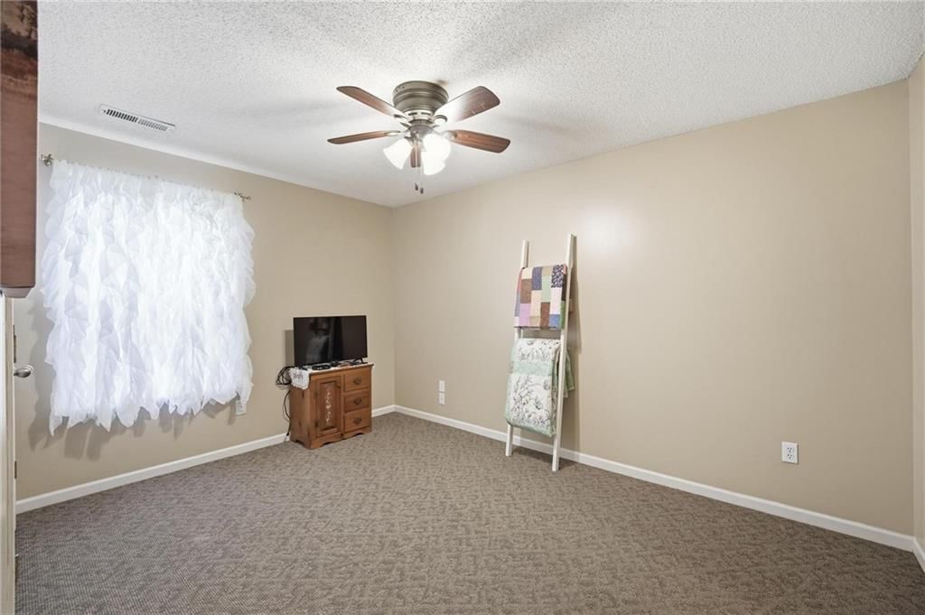 312 E HANSEN Court — photo 4