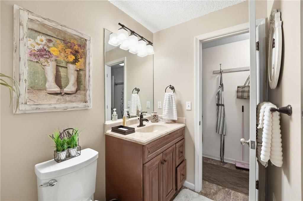 312 E HANSEN Court — photo 7