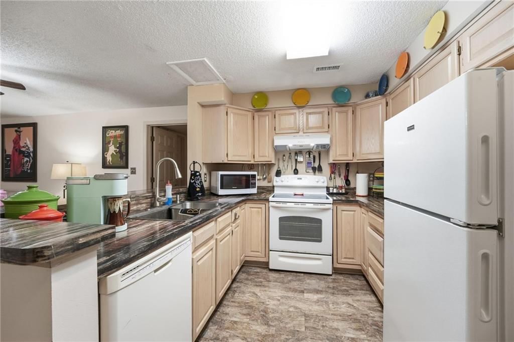 312 E HANSEN Court — photo 10
