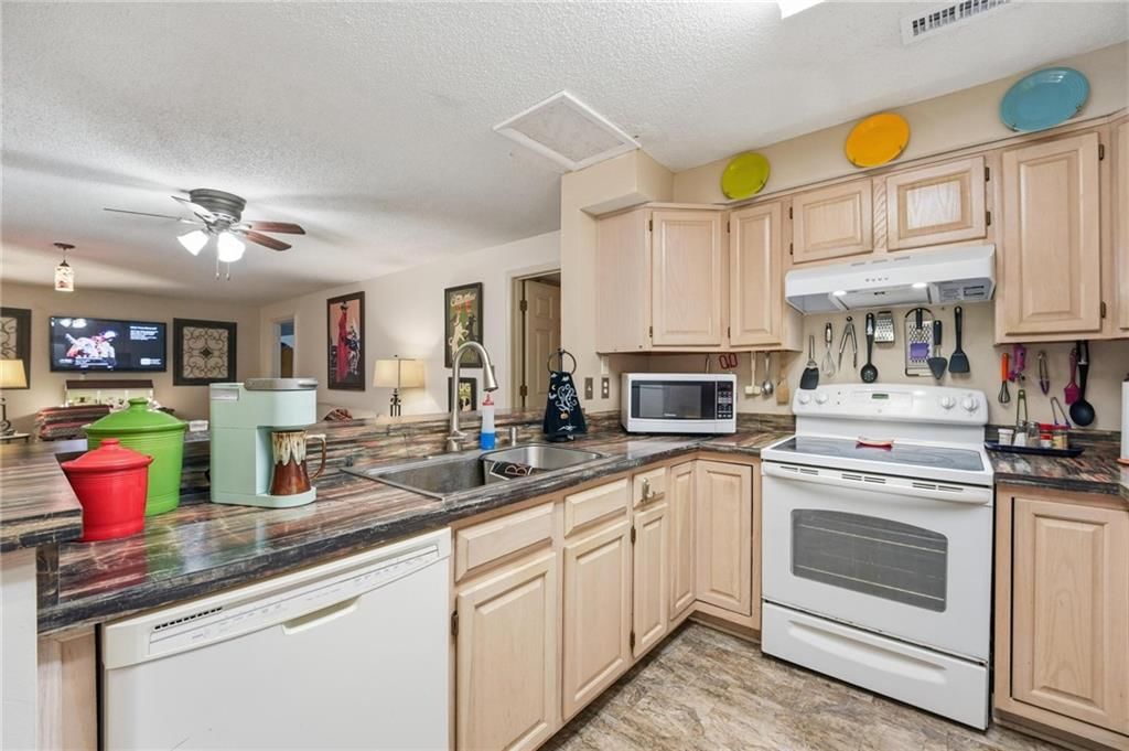 312 E HANSEN Court — photo 11