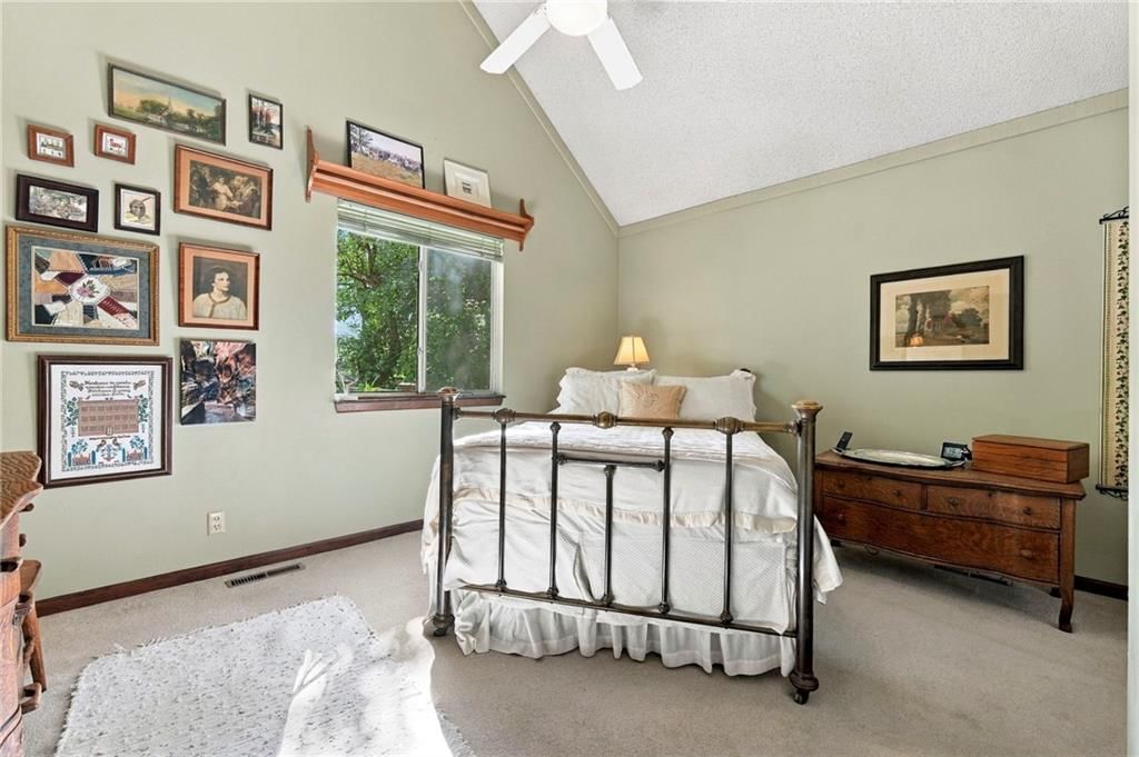1036 S Lindenwood Drive — photo 13