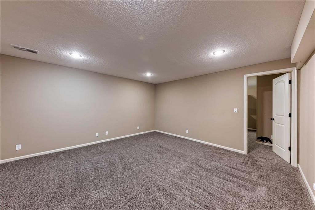 561 N Evergreen Street — photo 16