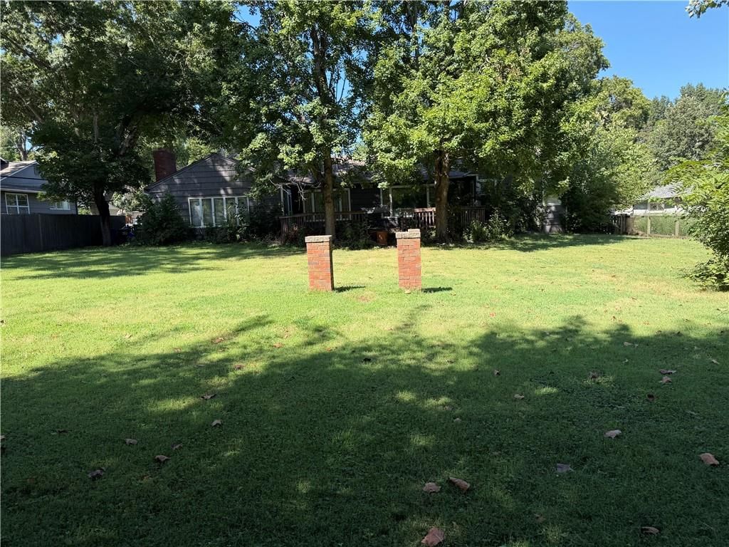6917 W 69th Street — photo 26