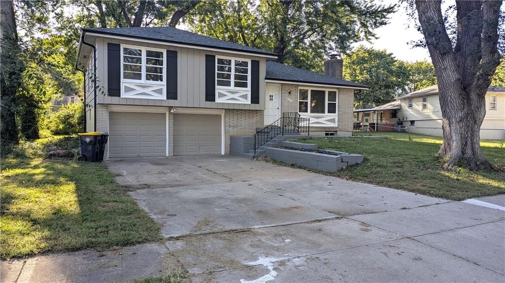 9320 OAKLAND Avenue — photo 1