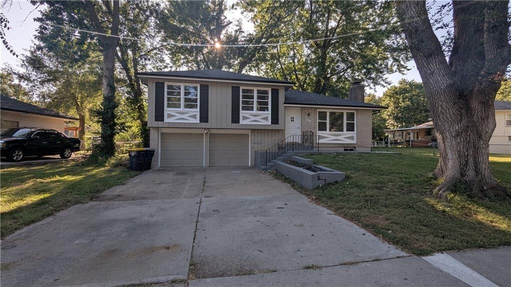 9320 OAKLAND Avenue — photo 4