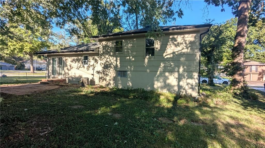 9320 OAKLAND Avenue — photo 7