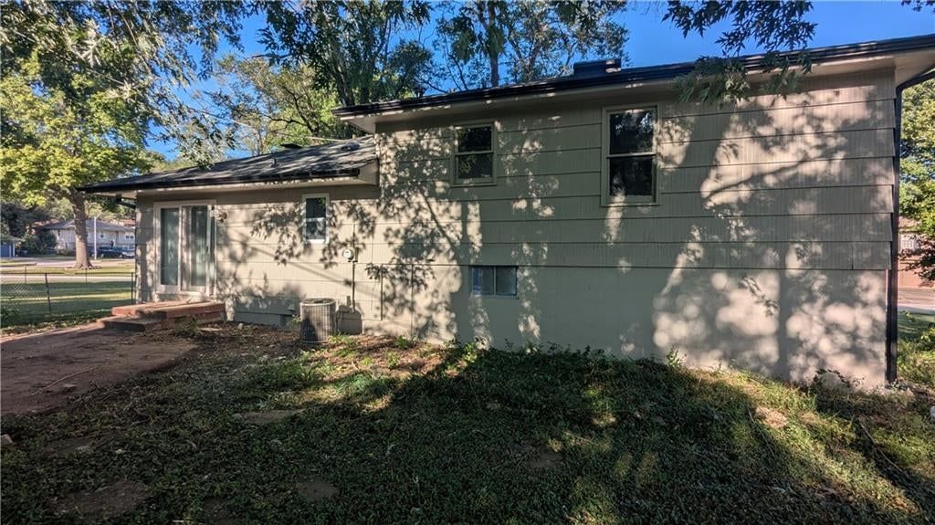 9320 OAKLAND Avenue — photo 8