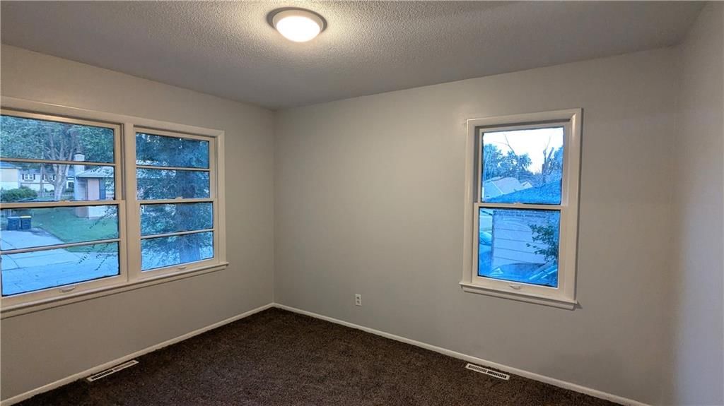 9320 OAKLAND Avenue — photo 25
