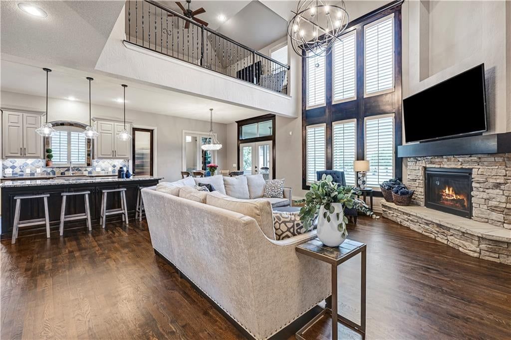 20104 W 90TH Street, Lenexa, KS