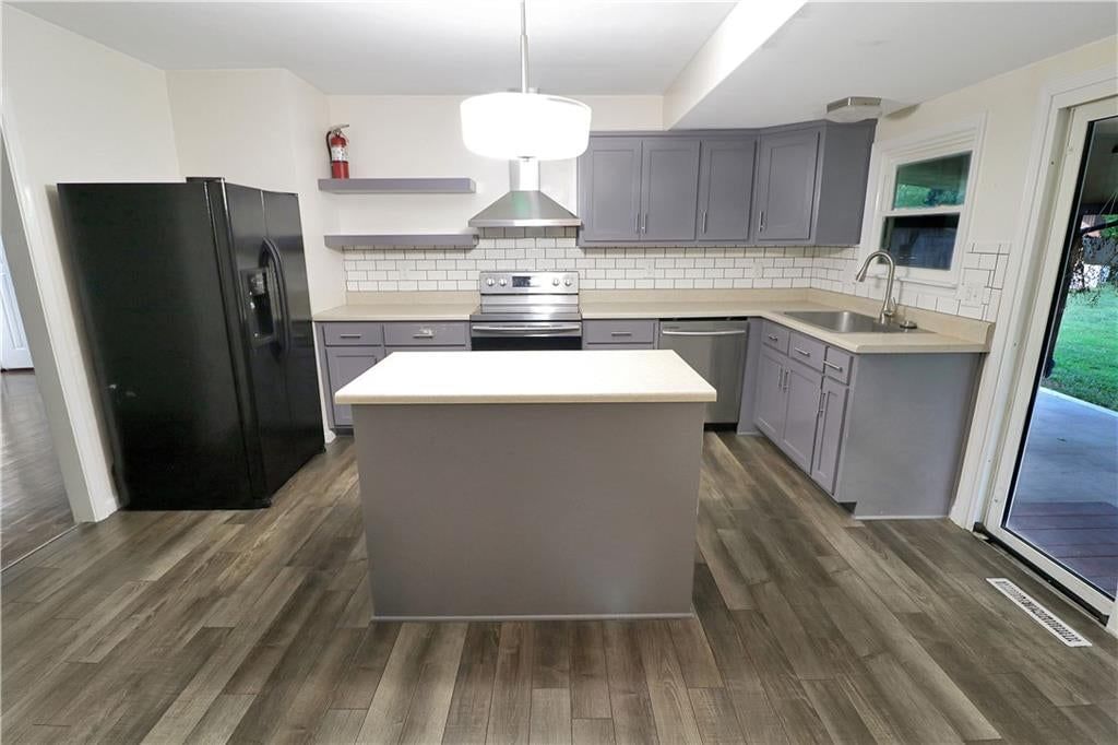 501 Salem Avenue — photo 16