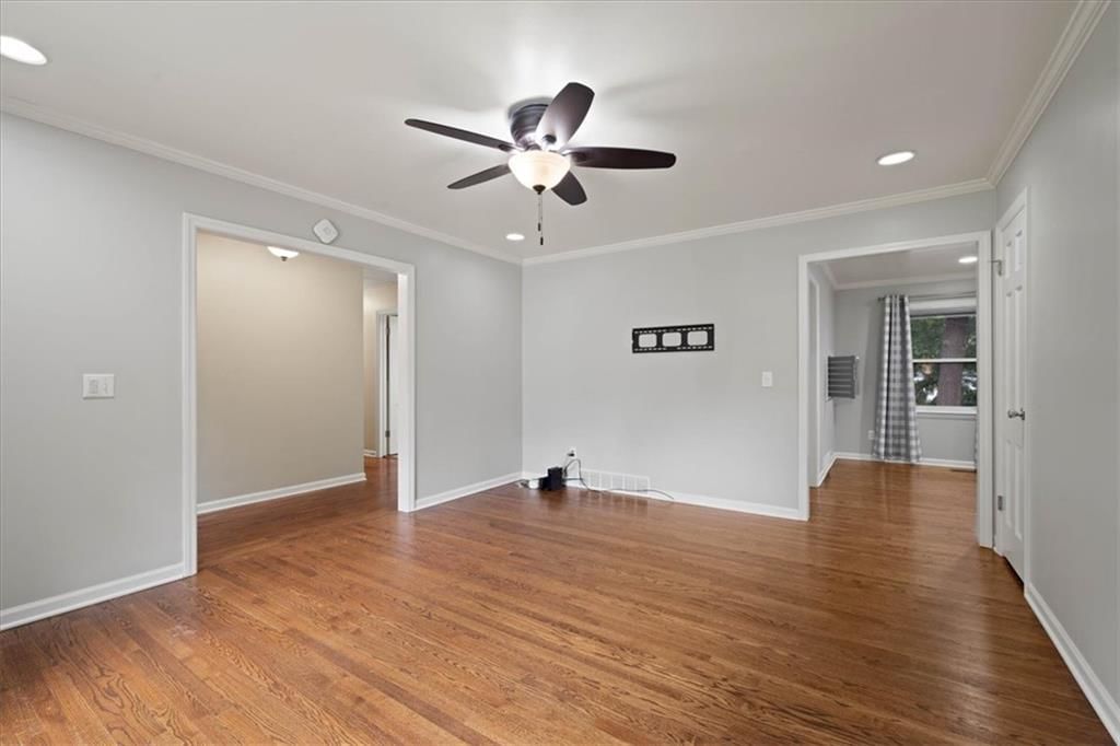 10616 Oak Street — photo 8