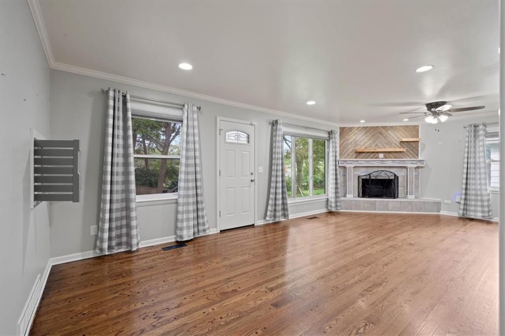 10616 Oak Street — photo 9