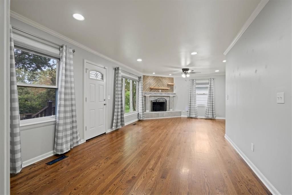 10616 Oak Street — photo 10