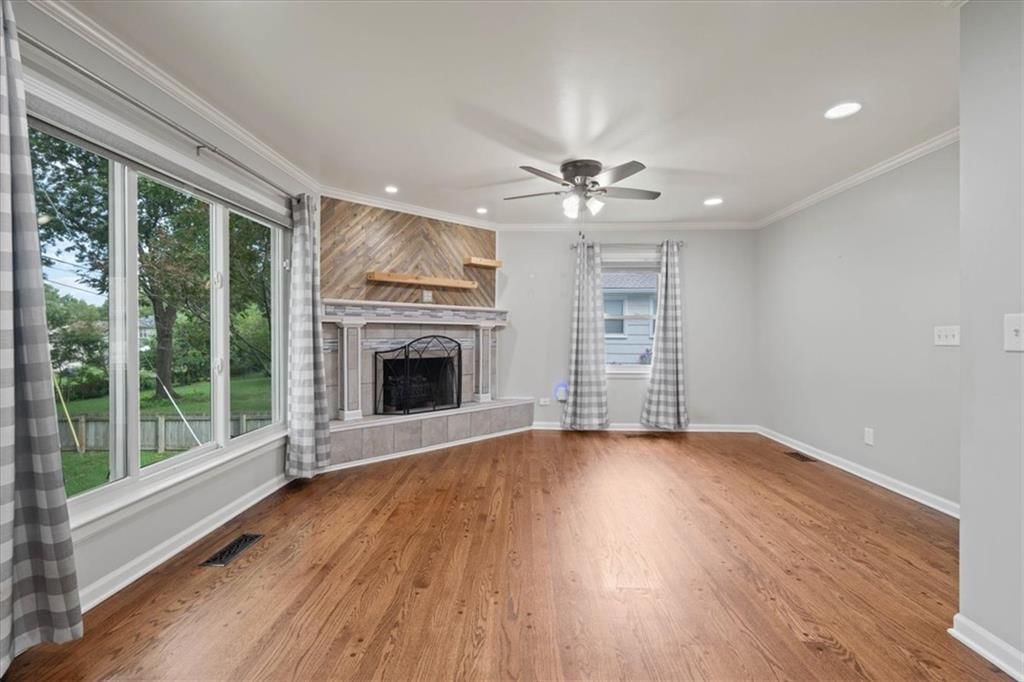 10616 Oak Street — photo 11