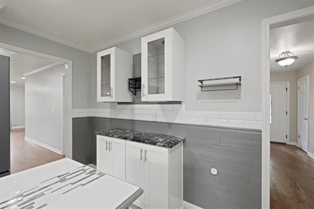 10616 Oak Street — photo 18