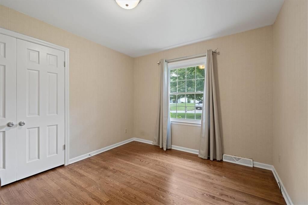 10616 Oak Street — photo 19