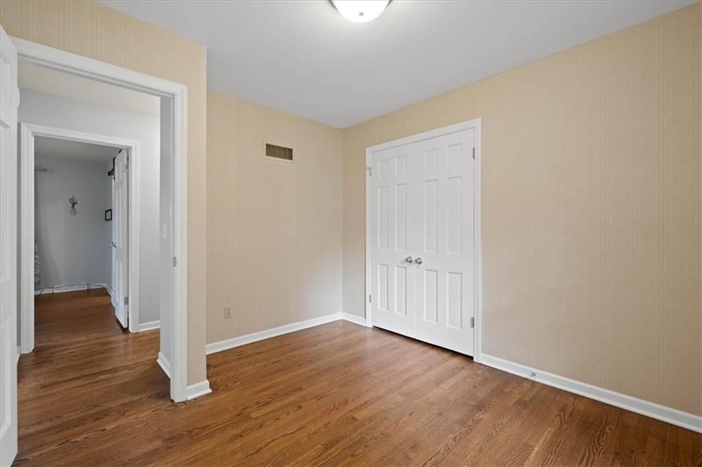 10616 Oak Street — photo 20
