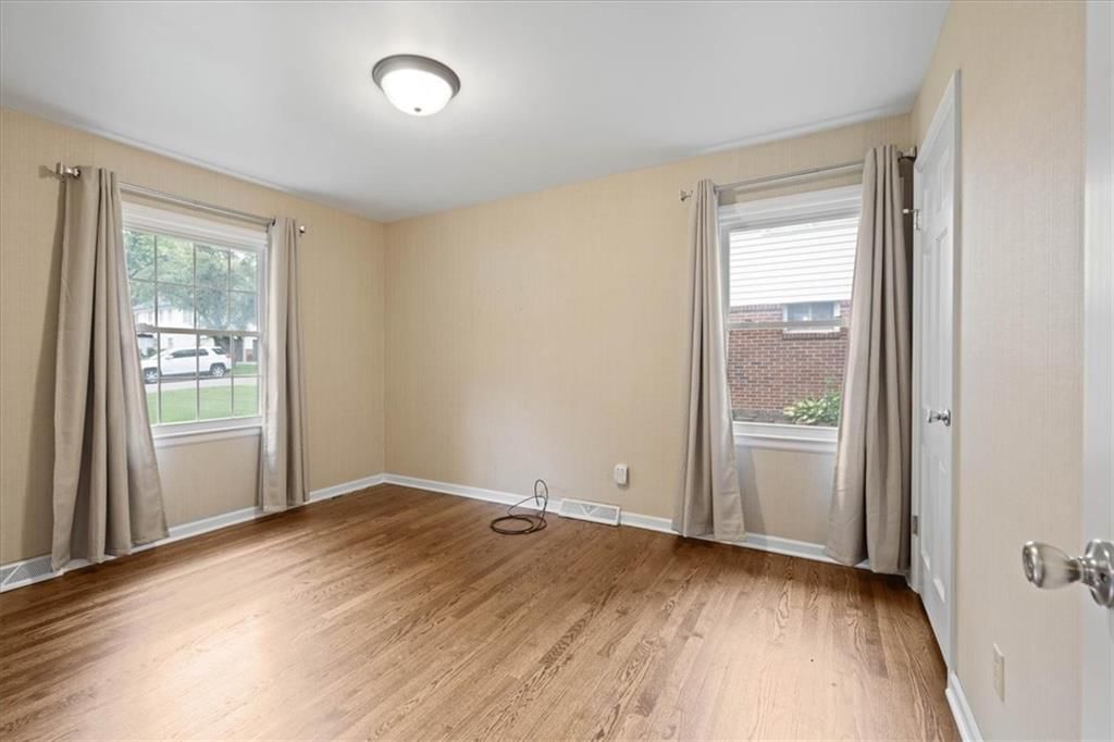 10616 Oak Street — photo 22