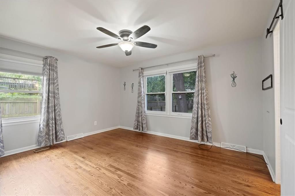 10616 Oak Street — photo 23