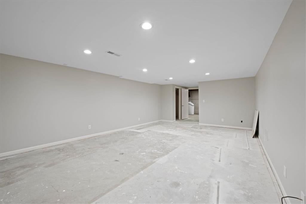 10616 Oak Street — photo 27
