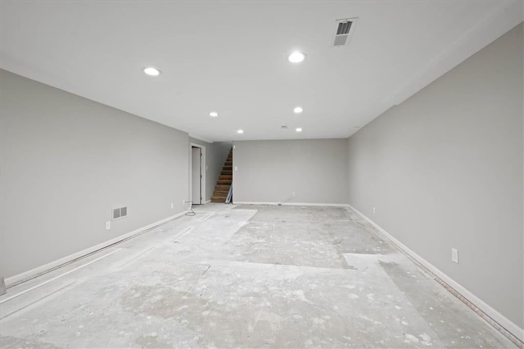 10616 Oak Street — photo 28