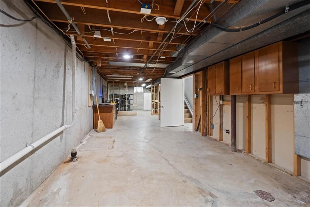 10616 Oak Street — photo 32