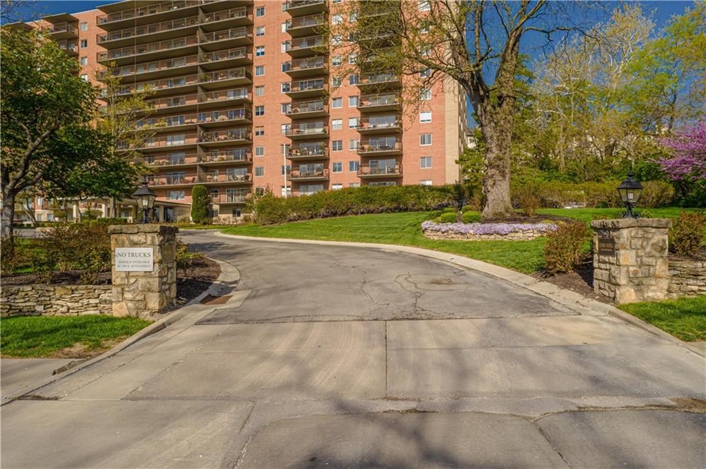4550 Warwick Boulevard — photo 2
