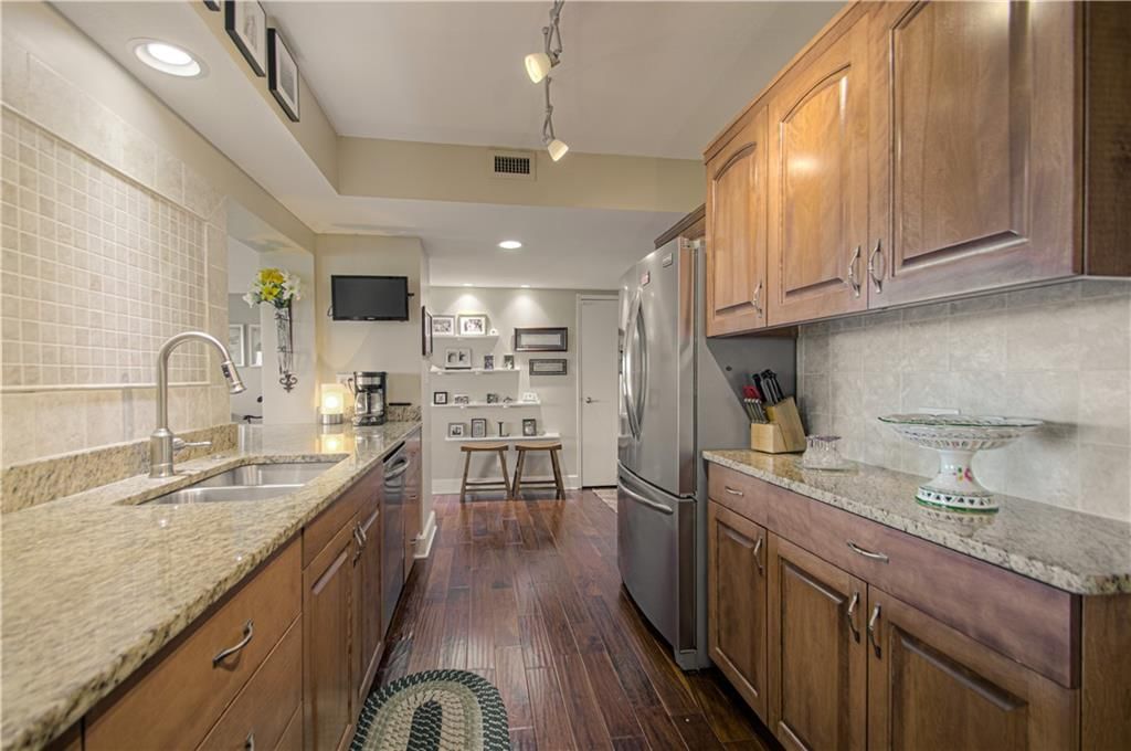 4550 Warwick Boulevard — photo 24