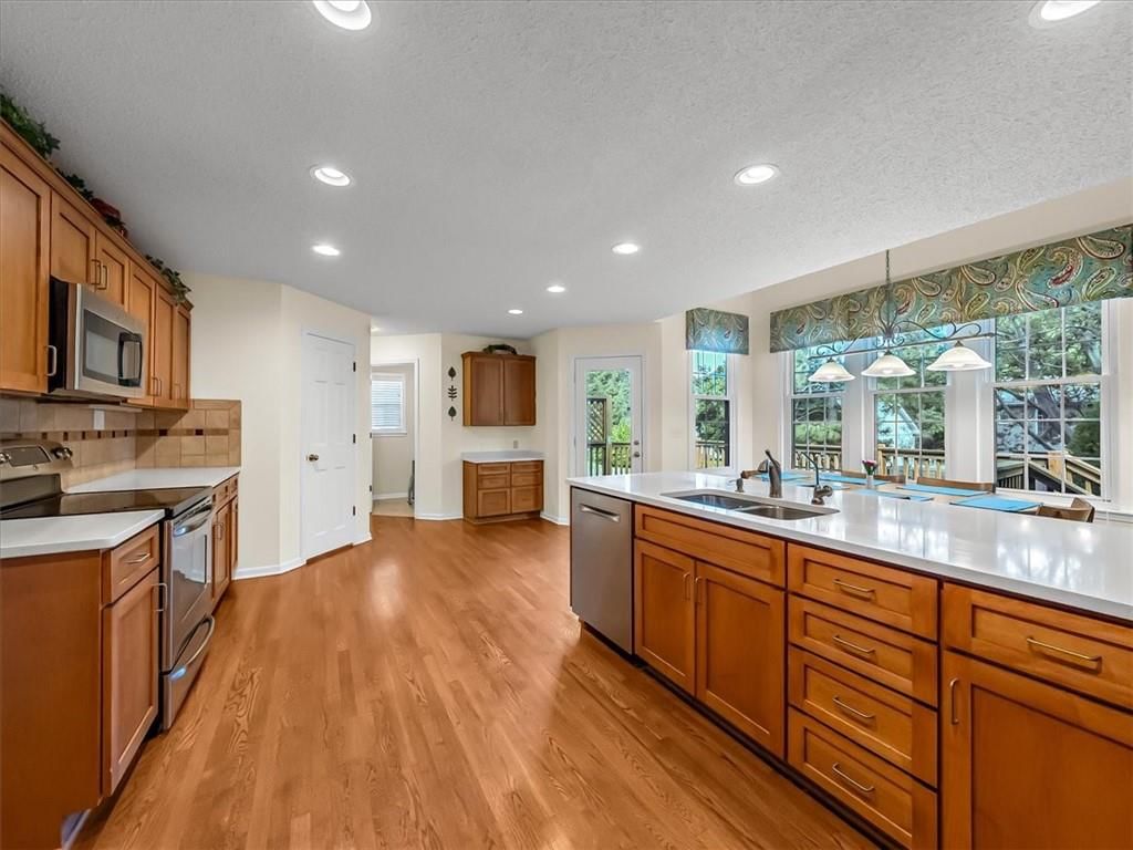 14140 W 114th Street — photo 8