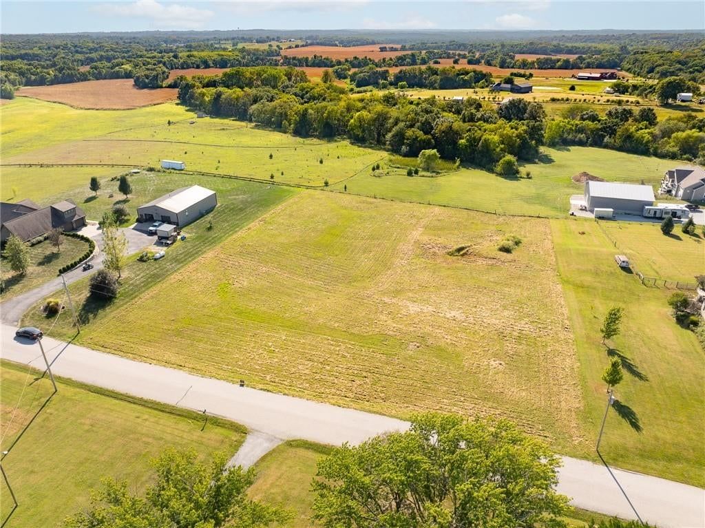 Photo 8 of 28 - 17090 Smith Road, Smithville, MO 64089