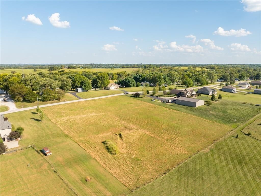 Photo 9 of 28 - 17090 Smith Road, Smithville, MO 64089