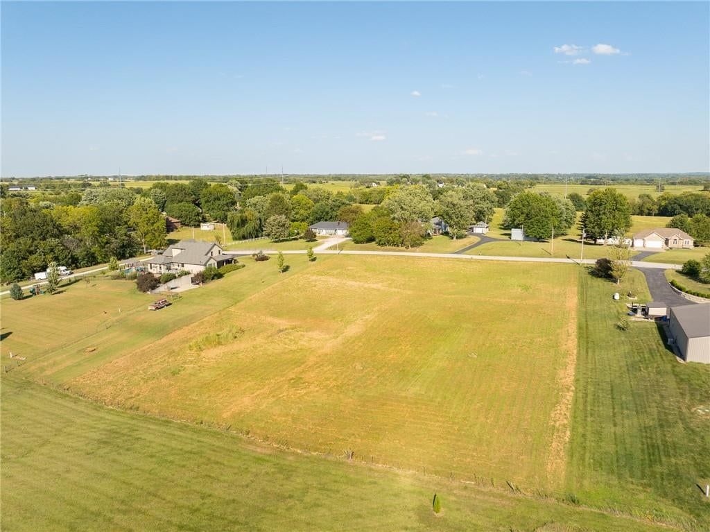 Photo 10 of 28 - 17090 Smith Road, Smithville, MO 64089