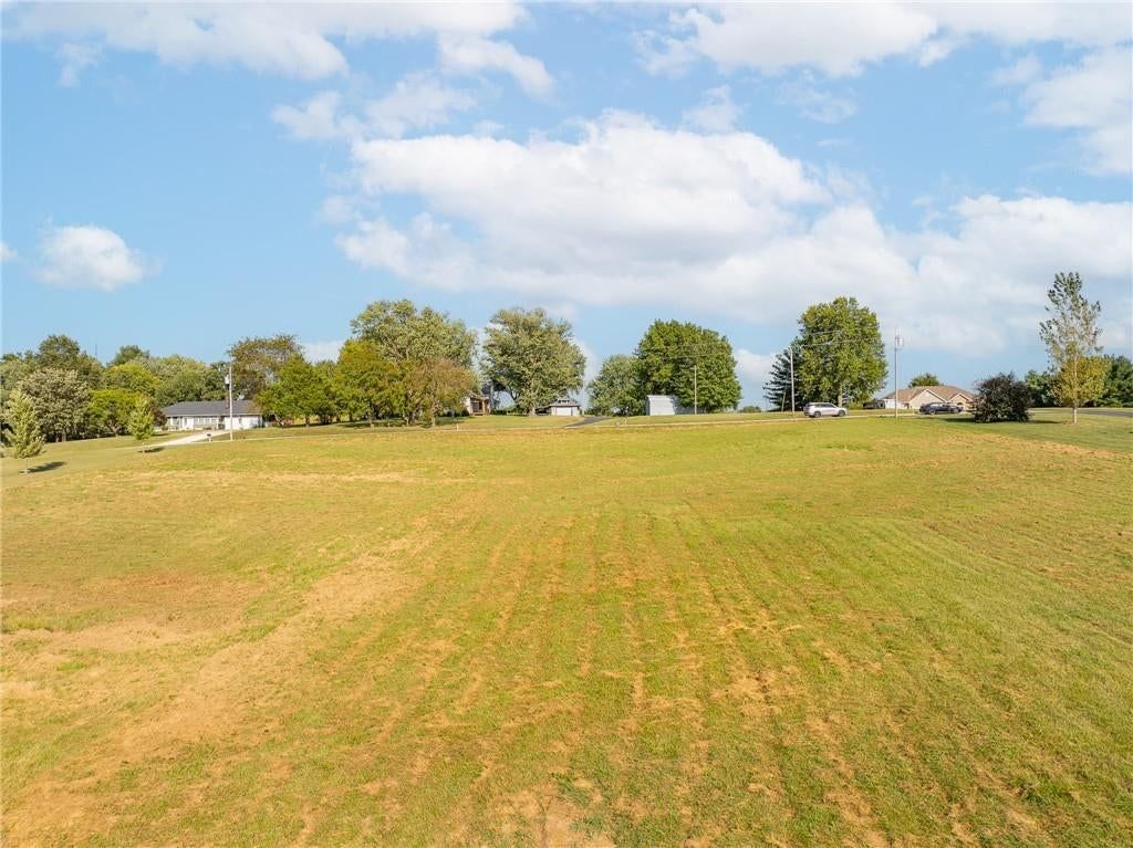 Photo 12 of 28 - 17090 Smith Road, Smithville, MO 64089