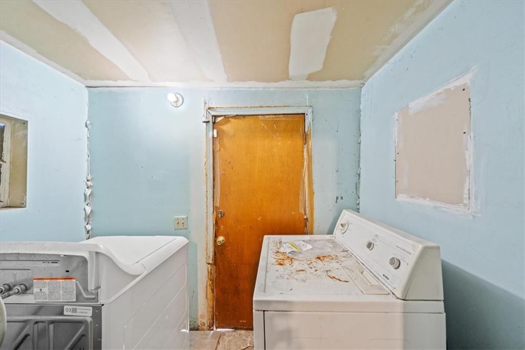 2811 Brooklyn Avenue — photo 8