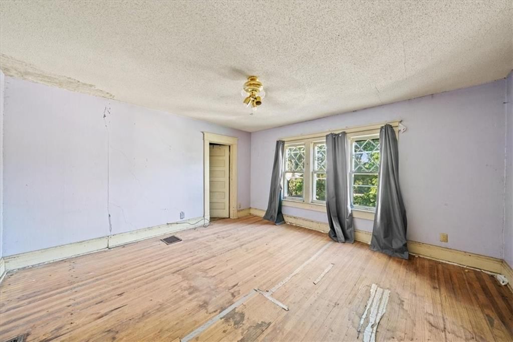 2811 Brooklyn Avenue — photo 11