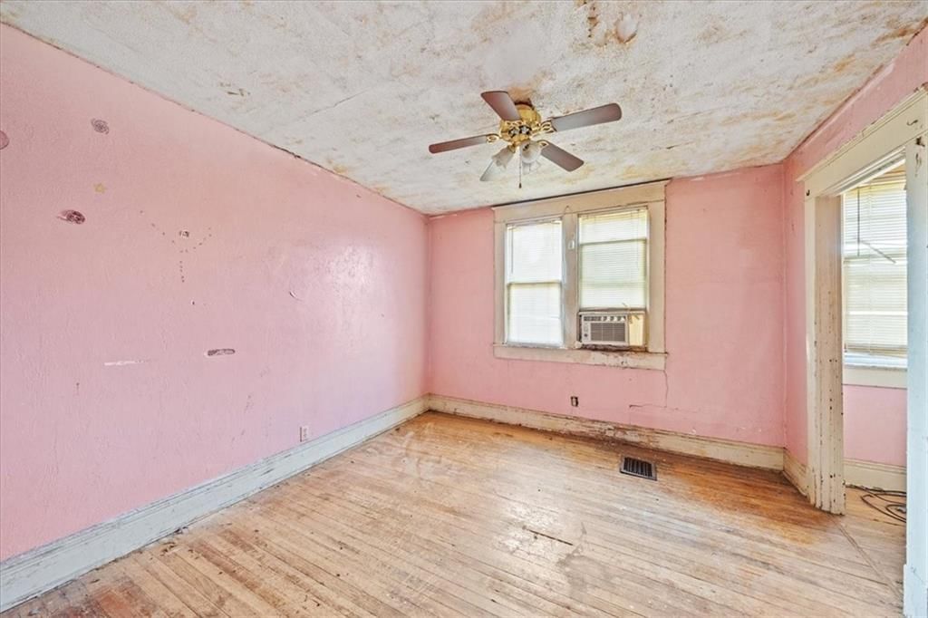 2811 Brooklyn Avenue — photo 15