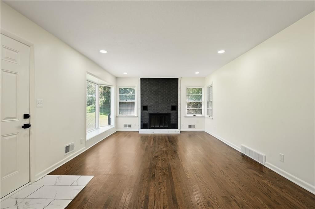 7210 Hullwood Avenue — photo 5