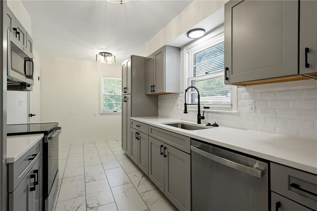 7210 Hullwood Avenue — photo 11